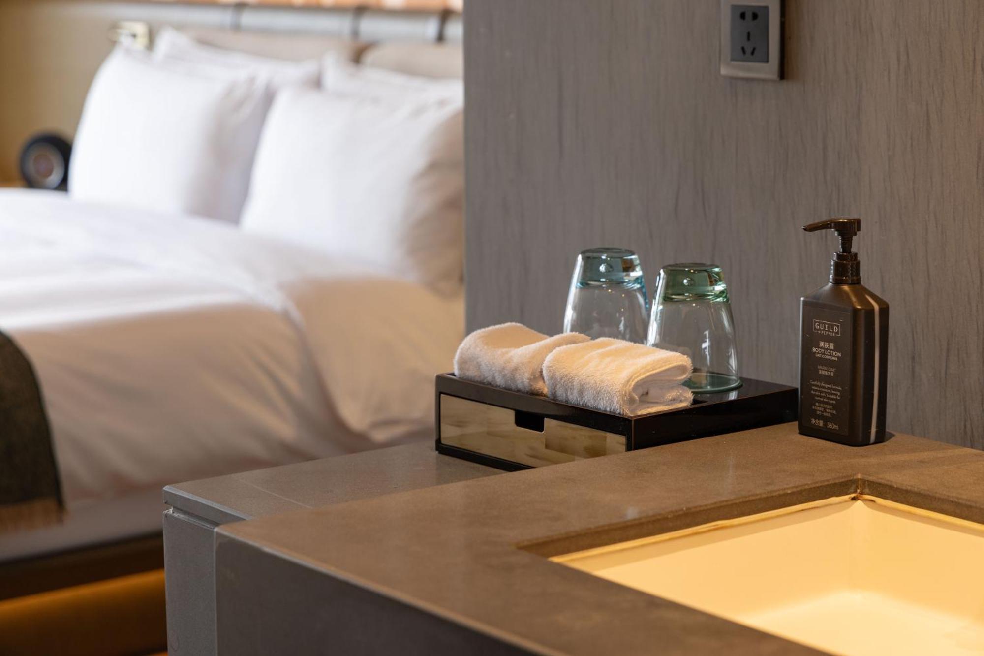 Joyze Hotel Xiamen, Curio Collection By Hilton Exterior photo