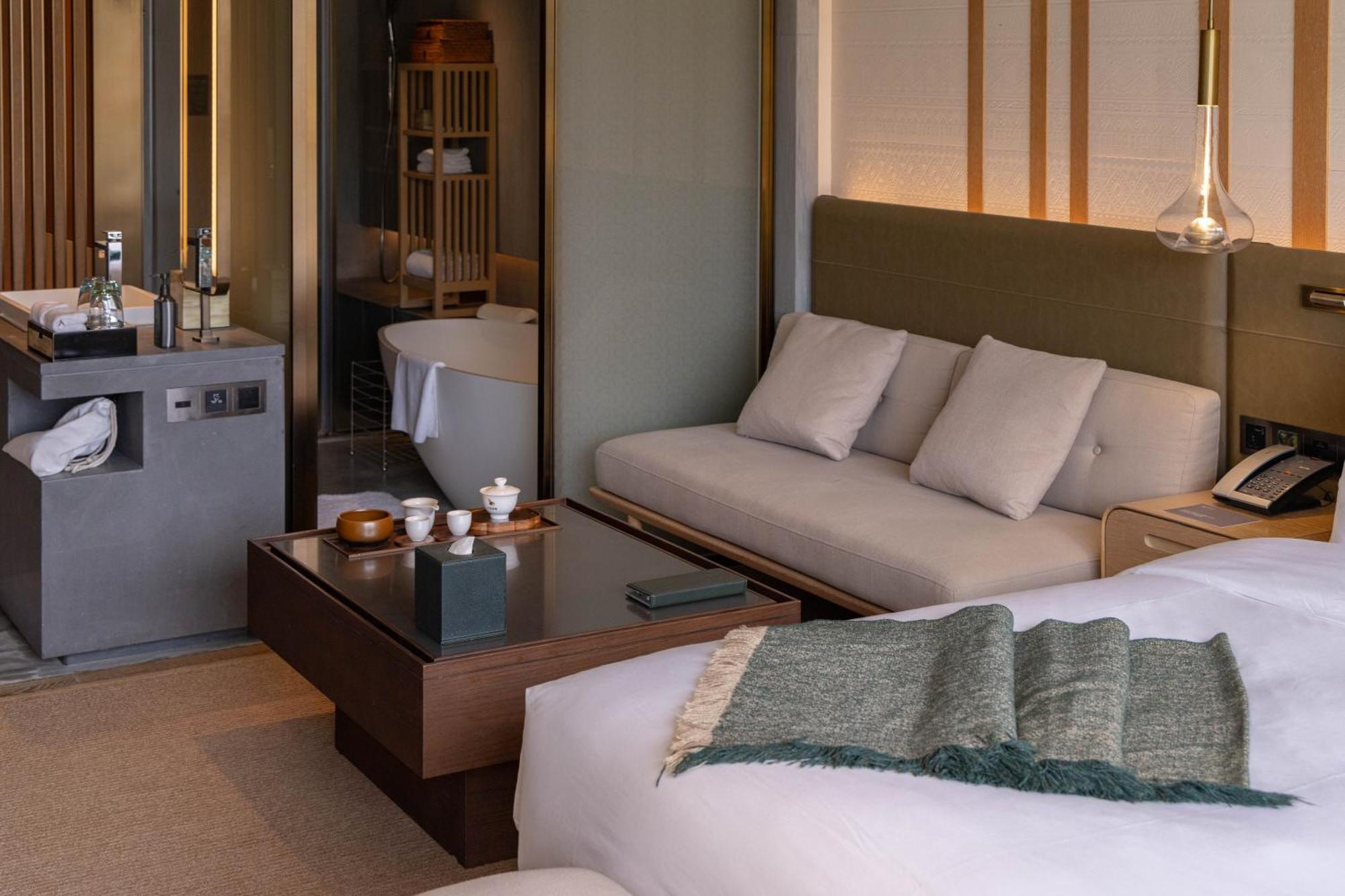 Joyze Hotel Xiamen, Curio Collection By Hilton Exterior photo