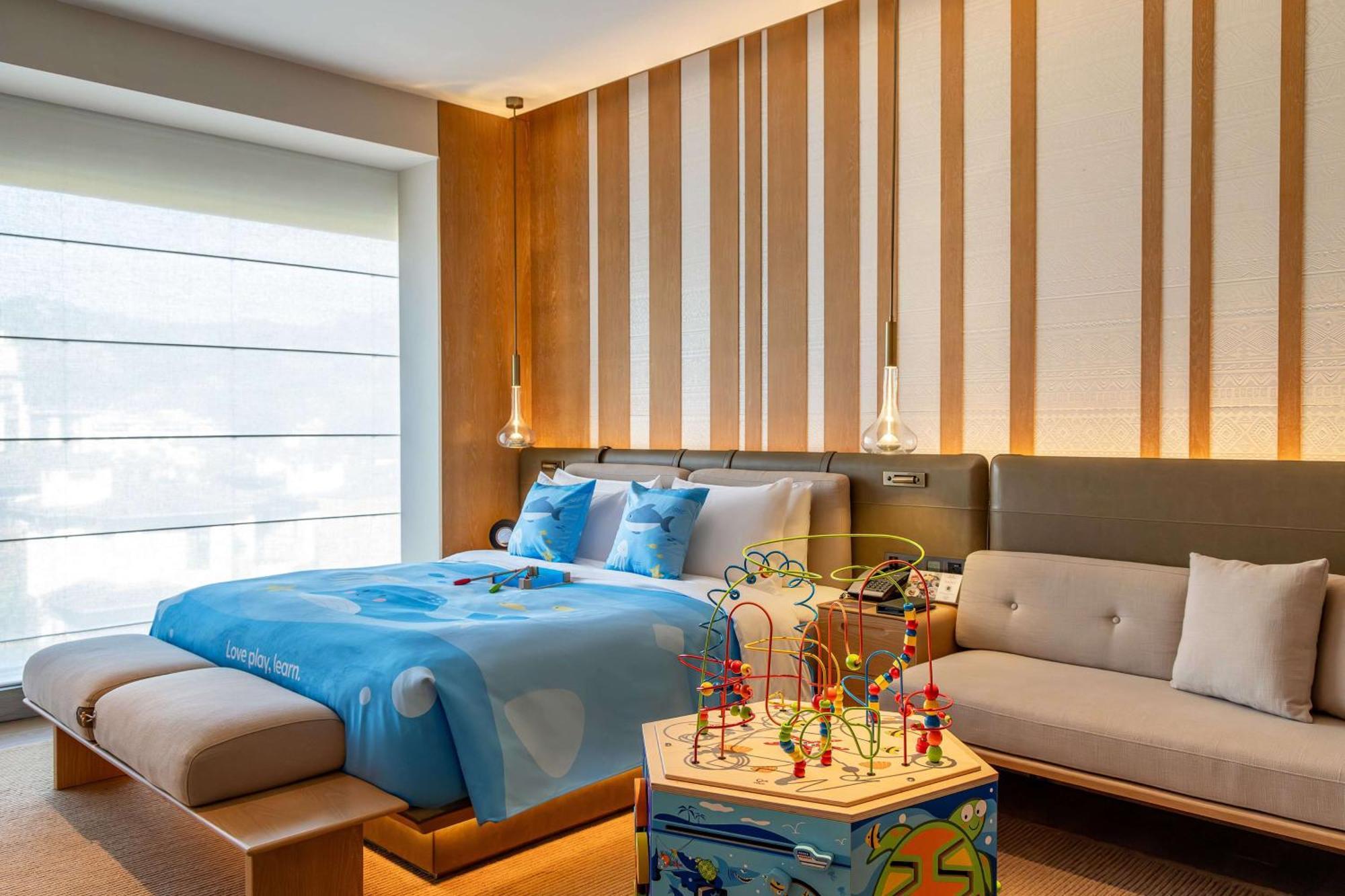 Joyze Hotel Xiamen, Curio Collection By Hilton Exterior photo